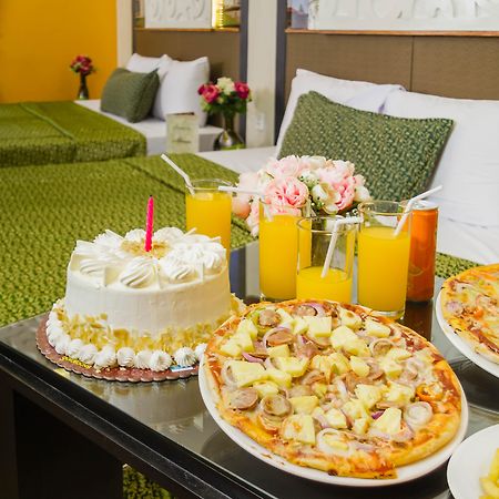 Eurotel Vivaldi Araneta ケソンシティ エクステリア 写真