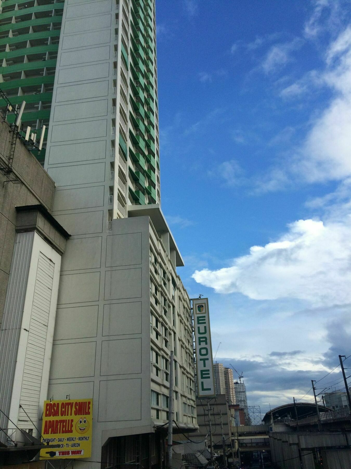 Eurotel Vivaldi Araneta ケソンシティ エクステリア 写真